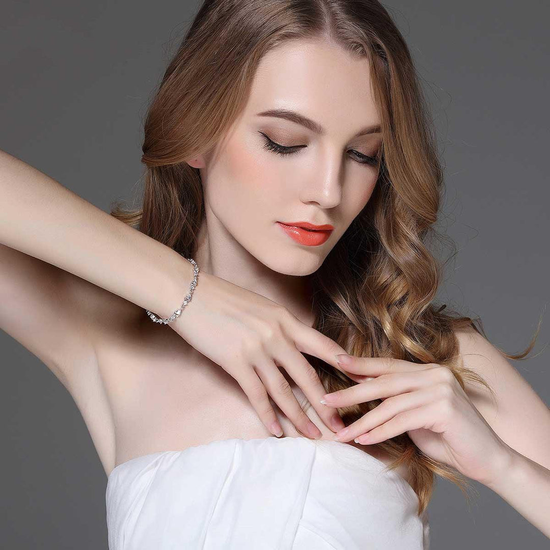 Fashion Versatile Elegant Hollow Diamond Heart Bracelet - Trendha