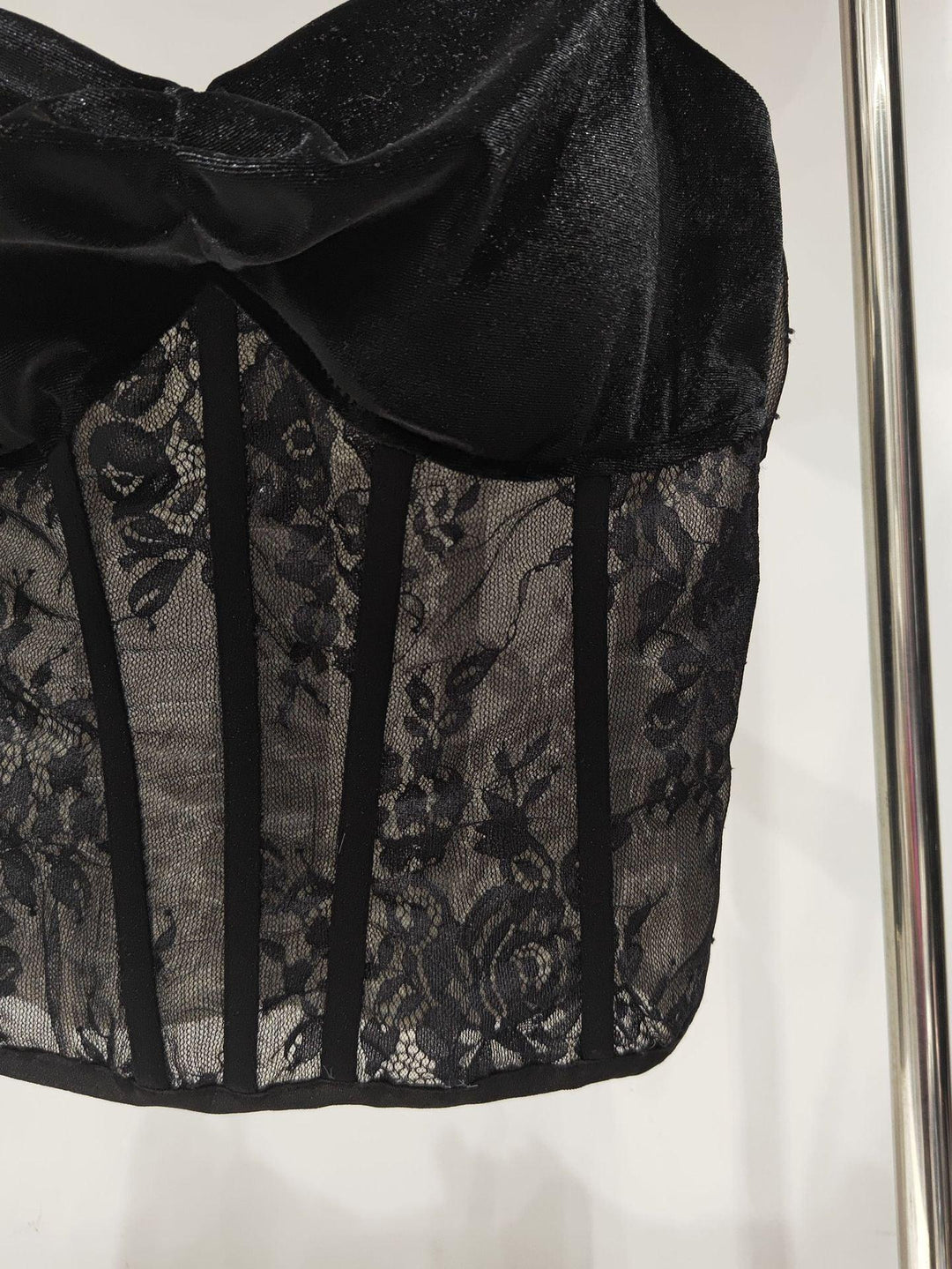 Summer New Socialite Style Lace Embroidery Pattern Fishbone Metal Sexy Sling Vest - Trendha