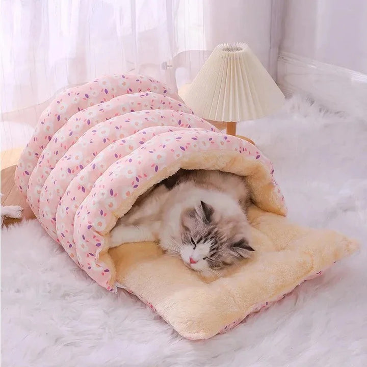 Plush Winter Cat and Puppy Bed