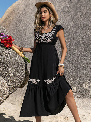 Bohemian Autumn And Winter New Black Embroidery Sleeveless Square Collar Dress