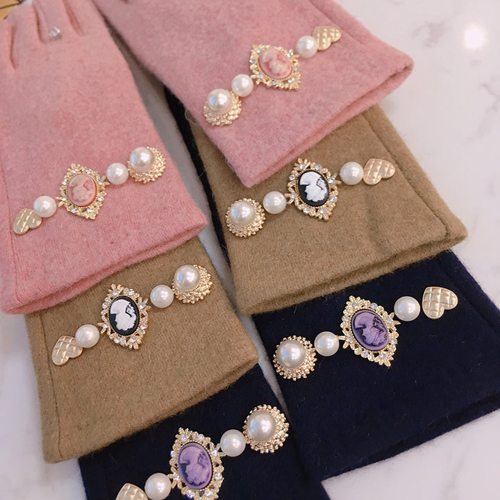 Women's Antique Portrait Pearl Gloves